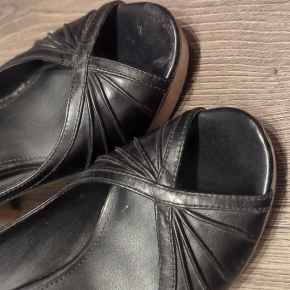 Steve Madden Black Leather Peep-Toe Platform Heels - Size 8 - Picture 3 of 10